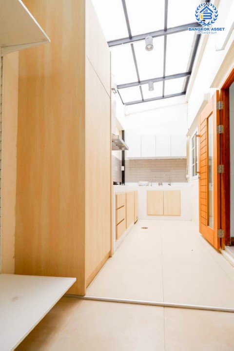 *****ทาวน์เฮ้าส์มือสองย่านกรุงเทพมหานคร ม.โกลเด้นทาวน์2 ลาดพร้าว-เกษตรนวมินทร์ หลังมุม! เนื้อที่กว้างขวางถึง 36 ตร.ว. ฟังก์ชันจัดเต็ม 4 ห้องนอน 3 ห้องน้ำ 2 ที่จอดรถ บ้านใหม่ บิวท์อินพร้อมอยู่ บนทำเลแห่งการเดินทาง ใกล้รถไฟฟ้าในอนาคตสายสีเหลือง "สถานีบางกะปิ" และทางด่วน "รามอินทรา-อาจณรงค์"